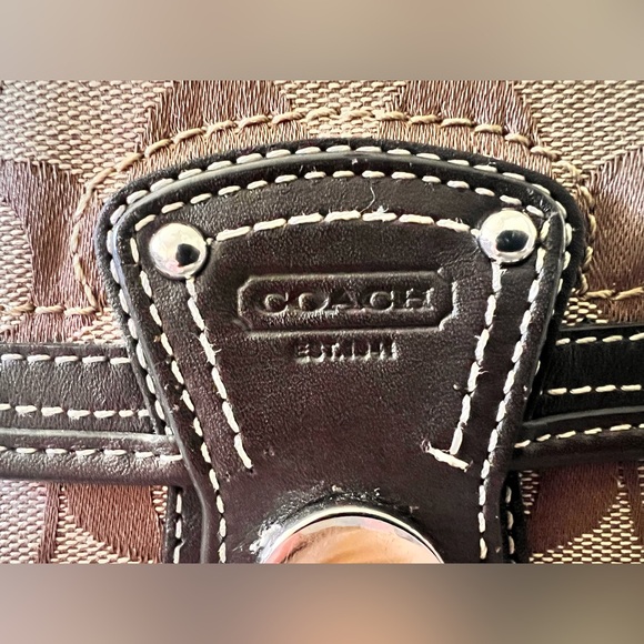 COACH VTG 90s Legacy Signature Turn Lock Brown Wristlet - Picture 3 of 10